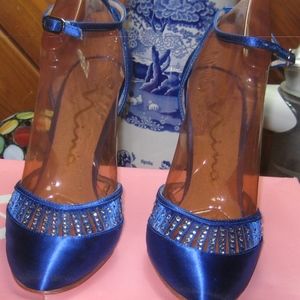 Nina Dyeable Shoes Sz: 7.5B in Royal Blue